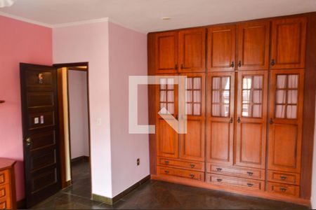 Casa de condomínio à venda com 278m², 5 quartos e 5 vagasQuarto 1