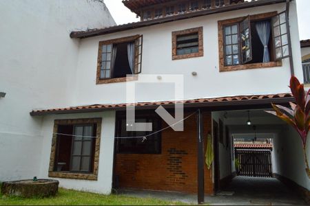 Casa de condomínio à venda com 278m², 5 quartos e 5 vagasFachada 