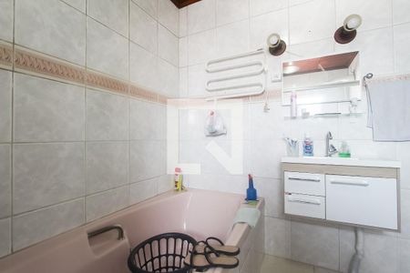 Banheiro suite de casa à venda com 4 quartos, 293m² em Sarandi, Porto Alegre