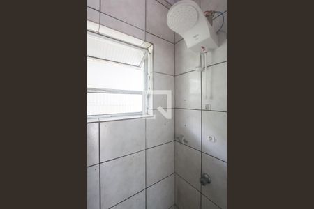 Banheiro de casa para alugar com 2 quartos, 40m² em Passo da Areia, Porto Alegre