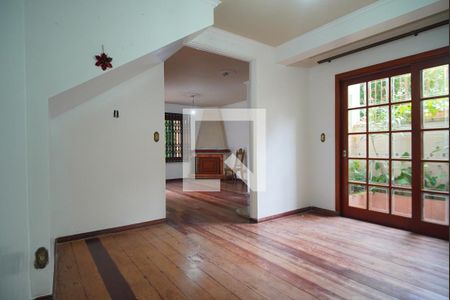 Sala 2 de casa para alugar com 4 quartos, 240m² em Passo da Areia, Porto Alegre