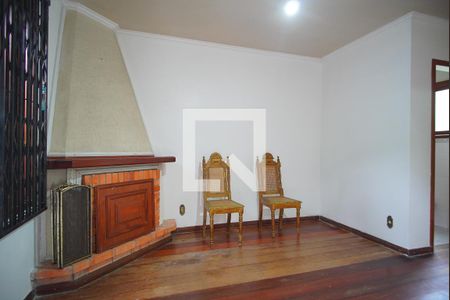 Sala de casa para alugar com 4 quartos, 240m² em Passo da Areia, Porto Alegre
