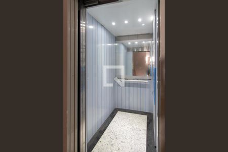 Casa de condomínio à venda com 39m², 2 quartos e sem vaga Casa de condomínio à venda com 39m², 2 quartos e sem vagaElevador