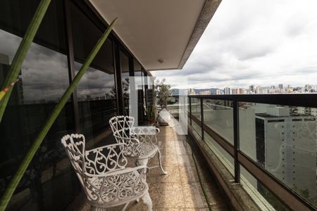 Apartamento à venda com 520m², 4 quartos e 5 vagas Apartamento à venda com 520m², 4 quartos e 5 vagasVaranda