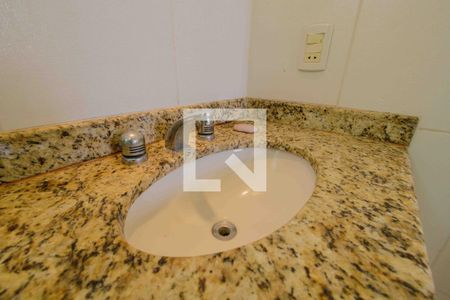 Casa de condomínio à venda com 185m², 4 quartos e 2 vagasBanheiro Social