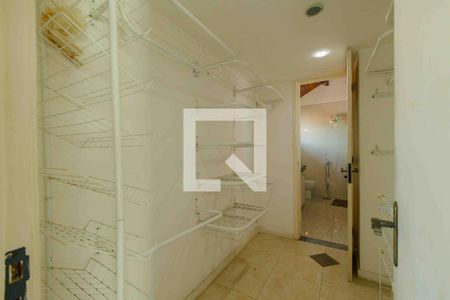 Casa de condomínio à venda com 185m², 4 quartos e 2 vagasCloset da Suíte 2