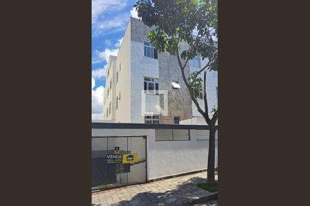 Apartamento à venda com 118m², 3 quartos e 2 vagas Apartamento à venda com 118m², 3 quartos e 2 vagasFachada