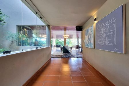 Sala de casa de condomínio para alugar com 5 quartos, 700m² em Q.ta das Flores, São José dos Campos