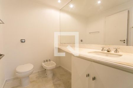 Apartamento para alugar com 195m², 4 quartos e 4 vagasBanheiro da Suíte 2