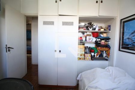 Apartamento à venda com 200m², 3 quartos e 4 vagasQuarto 3