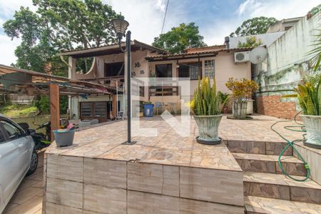 Casa à venda com 130m², 3 quartos e 3 vagas Casa à venda com 130m², 3 quartos e 3 vagasFachada