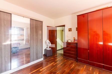 Casa à venda com 310m², 5 quartos e 3 vagasSuíte 2