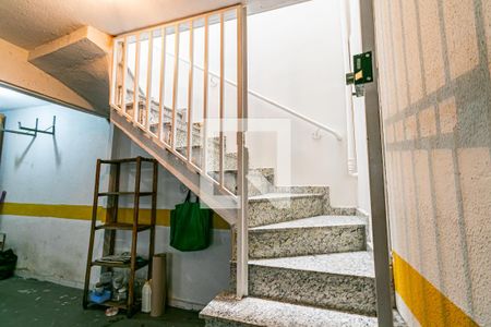 Garagem - escadas de casa de condomínio à venda com 3 quartos, 92m² em Penha de França, São Paulo