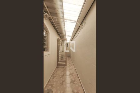 Casa para alugar com 100m², 1 quarto e 1 vagaCorredor lateral e área de serviço