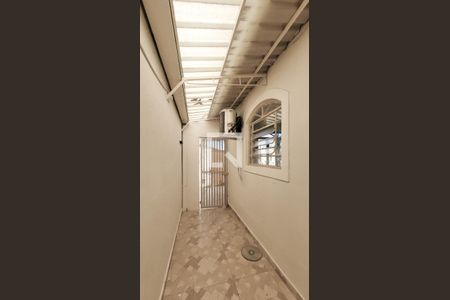 Casa para alugar com 100m², 1 quarto e 1 vagaCorredor lateral