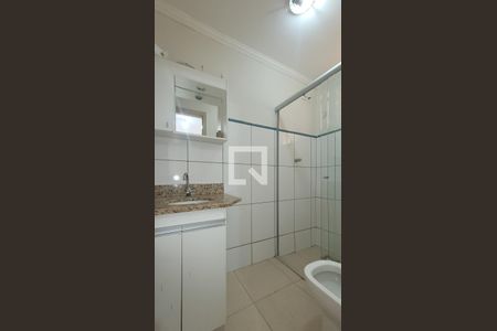 Banheiro da suíte de casa para alugar com 1 quarto, 100m² em Jardim Presidente Wenceslau, Campinas