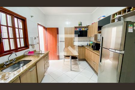 Casa à venda com 140m², 3 quartos e 3 vagas Casa à venda com 140m², 3 quartos e 3 vagasCozinha
