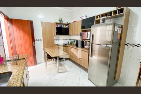 Casa à venda com 140m², 3 quartos e 3 vagas Casa à venda com 140m², 3 quartos e 3 vagasCozinha