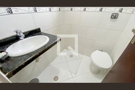 Casa à venda com 140m², 3 quartos e 3 vagas Casa à venda com 140m², 3 quartos e 3 vagasBanheiro Social