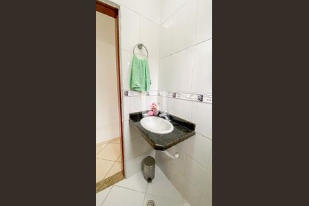 Casa à venda com 140m², 3 quartos e 3 vagas Casa à venda com 140m², 3 quartos e 3 vagasBanheiro Social