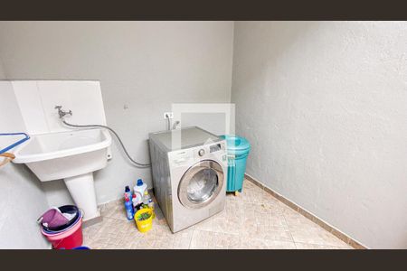 Casa à venda com 140m², 3 quartos e 3 vagas Casa à venda com 140m², 3 quartos e 3 vagasÁrea de Serviço