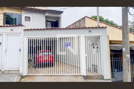 Casa à venda com 140m², 3 quartos e 3 vagas Casa à venda com 140m², 3 quartos e 3 vagasFachada