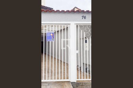 Casa à venda com 140m², 3 quartos e 3 vagas Casa à venda com 140m², 3 quartos e 3 vagasFachada