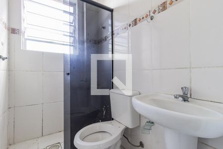 Banheiro de apartamento à venda com 1 quarto, 48m² em Vila Ipiranga, Porto Alegre