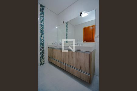 Casa à venda com 253m², 3 quartos e 5 vagasBanheiro da Suíte 3 - detalhe