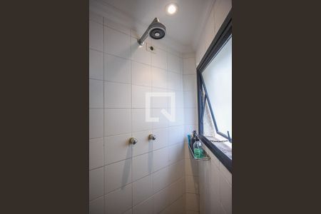 Apartamento à venda com 233m², 4 quartos e 3 vagasChuveiro do Banheiro da Suíte 2