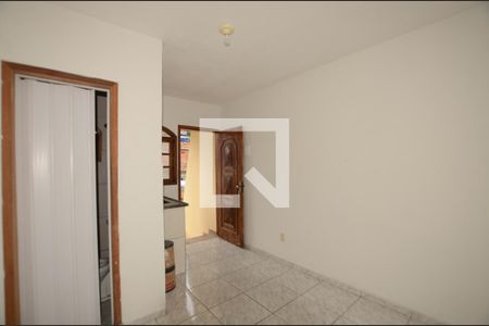 Sala Quarto de kitnet/studio para alugar com 1 quarto, 12m² em Vila Valqueire, Rio de Janeiro