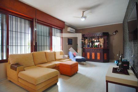 Sala 1 de casa para alugar com 3 quartos, 240m² em Jardim Lindóia, Porto Alegre