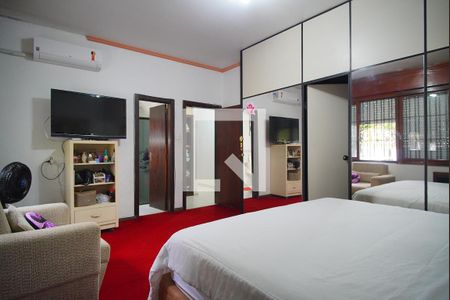 Casa à venda com 240m², 3 quartos e 2 vagasSuíte 2