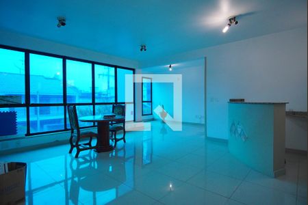 Casa à venda com 240m², 3 quartos e 2 vagasEspaço anexo fundos