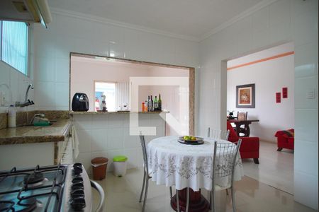 Casa à venda com 240m², 3 quartos e 2 vagasCozinha