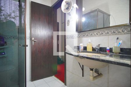 Casa à venda com 240m², 3 quartos e 2 vagasBanheiro da Suíte 2