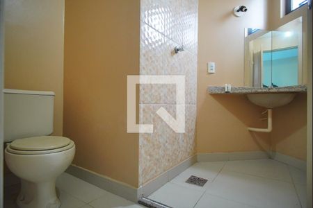 Casa à venda com 240m², 3 quartos e 2 vagasBanheiro