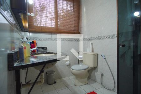 Casa à venda com 240m², 3 quartos e 2 vagasBanheiro da Suíte 2