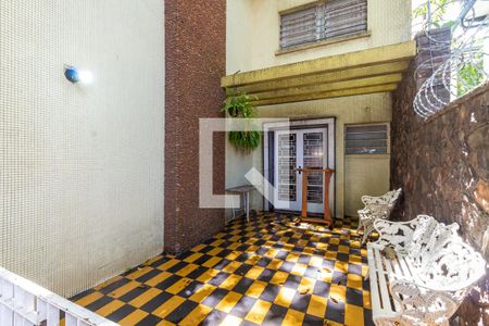 Casa à venda com 300m², 3 quartos e 3 vagas Casa à venda com 300m², 3 quartos e 3 vagasÁrea externa