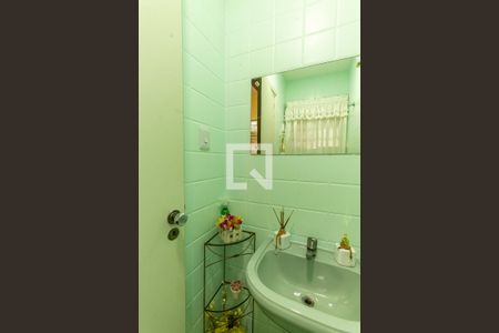 Casa à venda com 300m², 3 quartos e 3 vagas Casa à venda com 300m², 3 quartos e 3 vagasLavabo