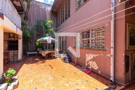 Casa à venda com 300m², 3 quartos e 3 vagas Casa à venda com 300m², 3 quartos e 3 vagasQuintal