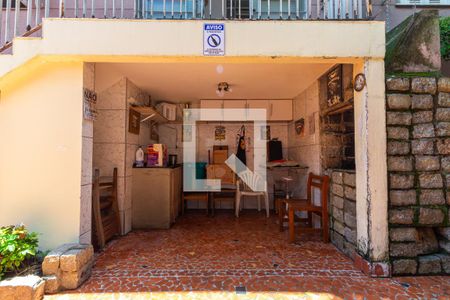 Casa à venda com 300m², 3 quartos e 3 vagas Casa à venda com 300m², 3 quartos e 3 vagasQuintal