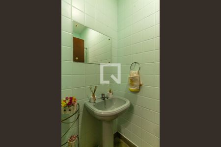 Casa à venda com 300m², 3 quartos e 3 vagas Casa à venda com 300m², 3 quartos e 3 vagasLavabo