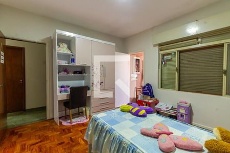 Casa à venda com 300m², 3 quartos e 3 vagas Casa à venda com 300m², 3 quartos e 3 vagasQuarto 2