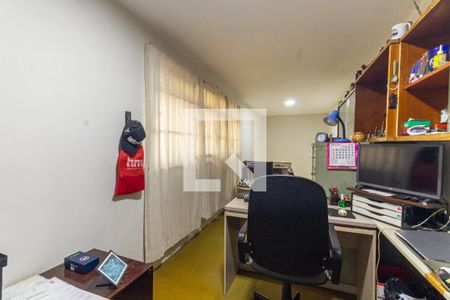 Casa à venda com 300m², 3 quartos e 3 vagas Casa à venda com 300m², 3 quartos e 3 vagasEscritório