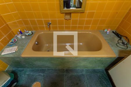 Casa à venda com 300m², 3 quartos e 3 vagas Casa à venda com 300m², 3 quartos e 3 vagasBanheiro 1