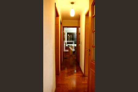 Corredor para os quartos de apartamento para alugar com 3 quartos, 99m² em Vila Romana, São Paulo