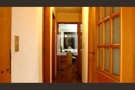 Corredor para os quartos de apartamento para alugar com 3 quartos, 99m² em Vila Romana, São Paulo