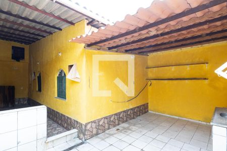 Casa para alugar com 65m², 2 quartos e 1 vagaQuintal