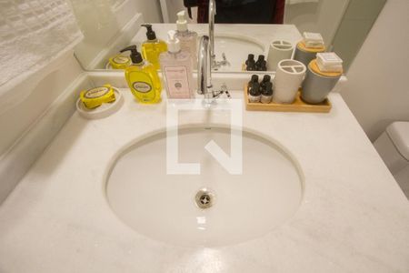 Banheiro de apartamento para alugar com 1 quarto, 34m² em Santo Amaro, São Paulo